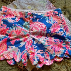 Sale! Lilly Pulitzer Buttercup Stretch Short size 8